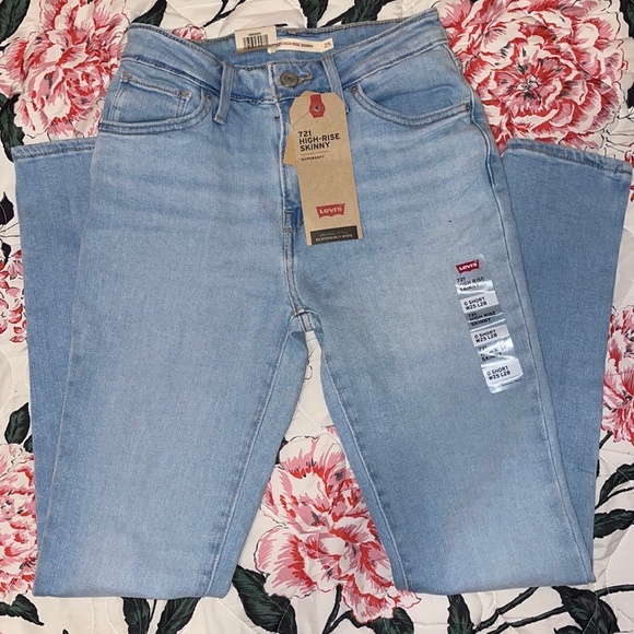 Women Levi jeans - Picture 1 of 4